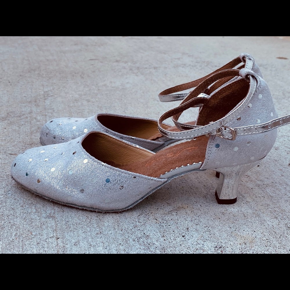 Beautiful suede upper and bottom shoes, good for dance